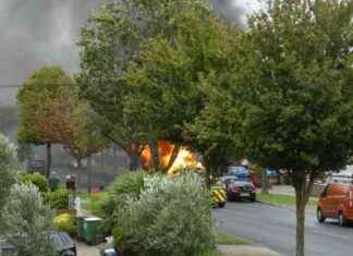 Traffic Update: Massive Two-Car and Ambulance Fire Closes Major Road in Bexleyheath news-01102024-021020