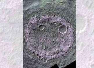 ESA Reveals ‘Spooky Smiley Face’ on Mars: Image and Netizens’ Reactions news-14092024-043651