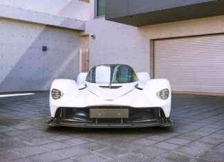 2022 Aston Martin Valkyrie: Photos and Features news-14092024-085411