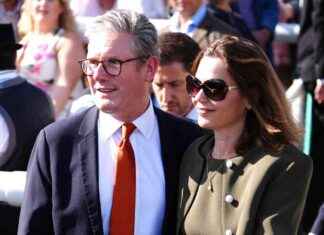 Supporting Starmer’s Fashion Choices: How Donated Clothes Helped, According to Lammy news-15092024-173630