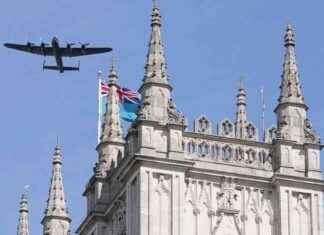 Lancaster Bomber Amazes Londoners with Low-Flying Stunt news-16092024-014210