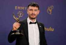 Richard Gadd Shares Message of Perseverance After Emmy Win for Baby Reindeer news-16092024-054308