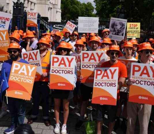 Junior Doctors in England Accept Government Pay Offer: What It Means for Healthcare Workers news-16092024-220653