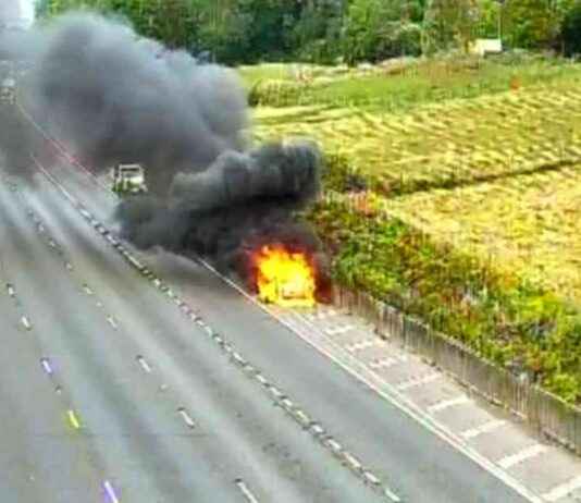 M25 Traffic Chaos: Huge Van Fire Halts All Traffic news-18092024-114349