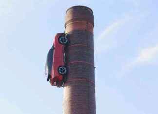 Car Parked on Side of 49 Metre High Chimney Shocks Londoners news-20092024-043057
