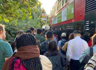 Passengers Struggle to Find Seats During Northern Line Closure news-20092024-212008