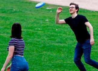 Title: Community Grieves Closure of Whole Foods in Changing Neighbourhood news-22092024-072349