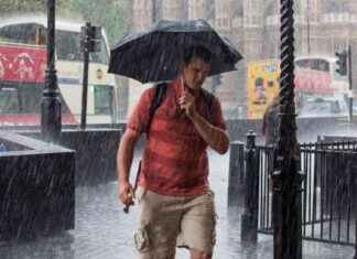 Tube stations shut down due to red flood warning after torrential rain news-23092024-134208