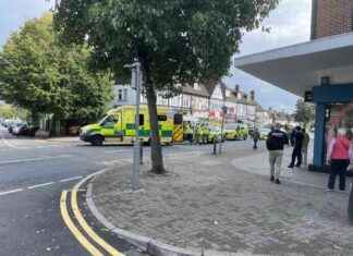 Woman Rushed to Hospital After Serious Crash in Petts Wood: Live Updates news-23092024-183804