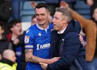 Shaun Williams Receives Praise from Millwall Boss for Uplifting Teammates news-25092024-131416