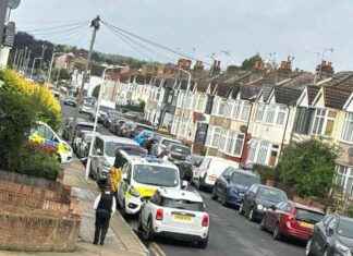 Police Investigation Underway in Romford Street Following Criminal Activity news-26092024-071814