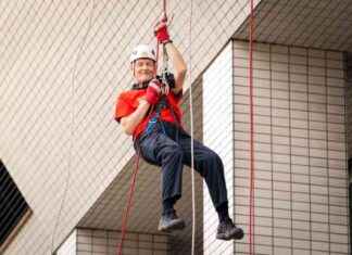 Elderly Man Abseils 160ft in Gratitude for Life-Changing Hospital Care news-26092024-112453