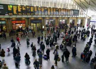 Man Arrested for Cyber Vandalism at London Train Stations news-27092024-011801