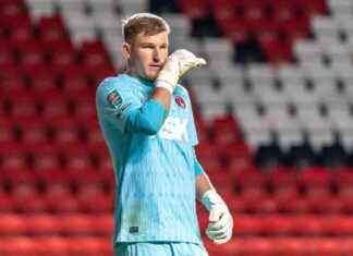 Charlton Athletic Goalkeeper’s Alternate Career as a Pilot news-27092024-110252