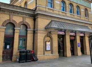 London Underground Station Transformed into Stunning Art Gallery news-28092024-160013
