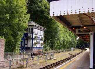 Charming Vintage Tube Station Evokes Nostalgia for Steam Train Era news-29092024-154349