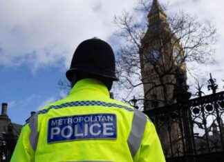 Man Accused of Fraud Has Speedboat and Supercars Seized by Police news-04102024-065326