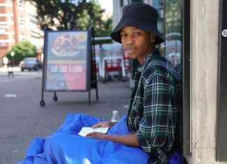 Struggling Homeless Individual Unable to Access Universal Credit Due to Lost Phone news-06102024-165620