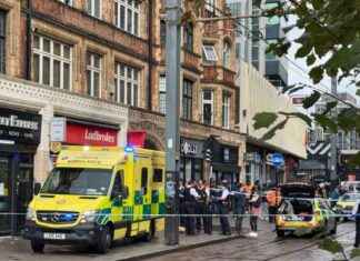 Facial Recognition Van Fails to Deter Crime: Stabbing 100m Away news-07102024-210150