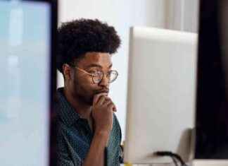 Top 10 Annoying Habits Colleagues Should Avoid at Work news-18102024-062311