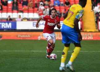 Nathan Jones Praises Terry Taylor for Impressive Return to League Action at Charlton Athletic news-20102024-164239