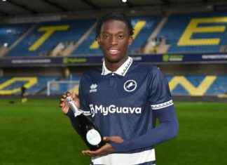 Injury Update: Millwall Wingers Esse and Azeez Forced Off with Calf Issues news-25102024-114956