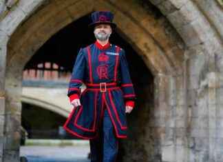 Becoming a Tower of London Beefeater: A Man’s Boyhood Dream Come True news-27102024-224116