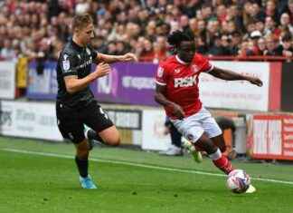 Charlton Manager Criticizes ‘Disgraceful’ Tackle by Wrexham Player: Calls for Red Card news-28102024-061915