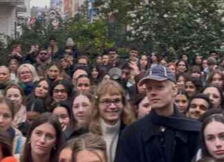 London Harry Styles Lookalike Contest Draws Hundreds – A Fun Event for Fans and Lookalikes alike news-10112024-012247