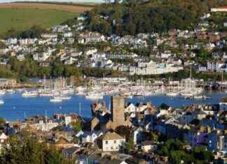 Car Accident: Motorist Seriously Injured in Water Plunge news-10112024-155247