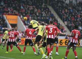 Nathan Jones Criticizes First-Half Performance at Exeter but Praises Charlton’s Second-Half Improvement news-11112024-084717