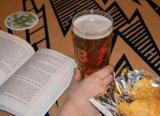 ‘Book Bar: Pub Library Opens in Brixton for Book Lovers’ news-16112024-182739