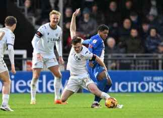 Bromley FC Manager Andy Woodman Unfazed by League Two Red Card Record: Carlisle Incident Reviewed news-17112024-002847