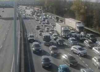 Major Traffic Accident on M25 Causes Air Ambulance Landing and Road Closure news-17112024-144722