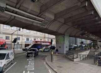 Teenager Stabbed by Group of Men – One Arrested news-19112024-021216