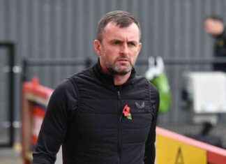 Charlton Boss Nathan Jones Questions Red Card in EFL Trophy Tie news-22112024-004947