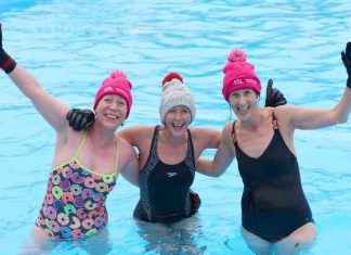 Swimmers Brave Elements to Help Homeless: A Heartwarming Initiative news-27112024-164945