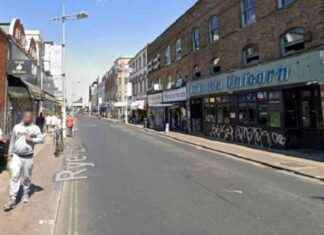 Man’s Life Almost Lost in Unprovoked Stabbing: Met Seeks Attacker mans-life-almost-lost-in-unprovoked-stabbing-met-seeks-attacker