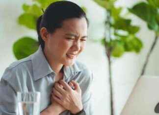 Recognizing Heart Attack Symptoms in Women: Common Mistakes to Avoid recognizing-heart-attack-symptoms-in-women-common-mistakes-to-avoid