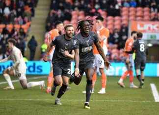 Blackpool vs Charlton Athletic: Addicks Miss Chance to Climb Top Six, Throw Away Two-Goal Lead blackpool-vs-charlton-athletic-addicks-miss-chance-to-climb-top-six-throw-away-two-goal-lead