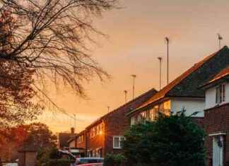 Posh Commuter Counties: £150k House Price Slump in 8 Areas posh-commuter-counties-150k-house-price-slump-in-8-areas