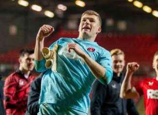 Charlton Athletic aims for top-two finish in League One charlton-athletic-aims-for-top-two-finish-in-league-one