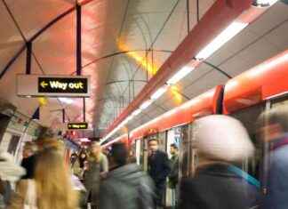 Delays on Victoria Line Cause Tube Chaos – Live Updates delays-on-victoria-line-cause-tube-chaos-live-updates