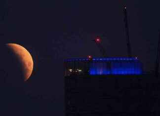 Partial Lunar Eclipse Over London Skyline: Stunning Pictures Today partial-lunar-eclipse-over-london-skyline-stunning-pictures-today