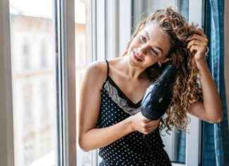 Powerful Lightweight Dryer for Soft & Silky Hair – £25 Off powerful-lightweight-dryer-for-soft-silky-hair-25-off