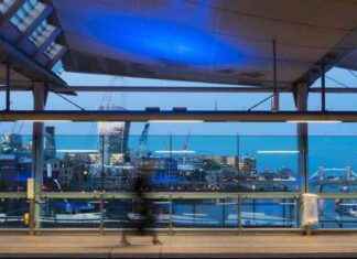 Train Station Spanning Thames with Dual Entrances and Postcodes train-station-spanning-thames-with-dual-entrances-and-postcodes