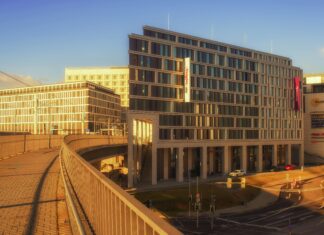 Hampton By Hilton London Waterloo: Why Travelers Choose It!