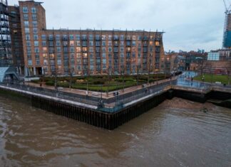 Park Plaza London Riverbank: Discover Luxury Stays by the Thames