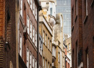 Lane 7 London Victoria: Discover The Ultimate Hidden Entertainment Spot!